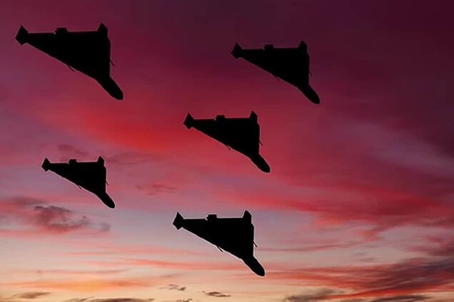 'Враг ведет активную разведку': эксперт объяснил, почему 'Шахеды' много маневрировали во время ночной атаки. Видео