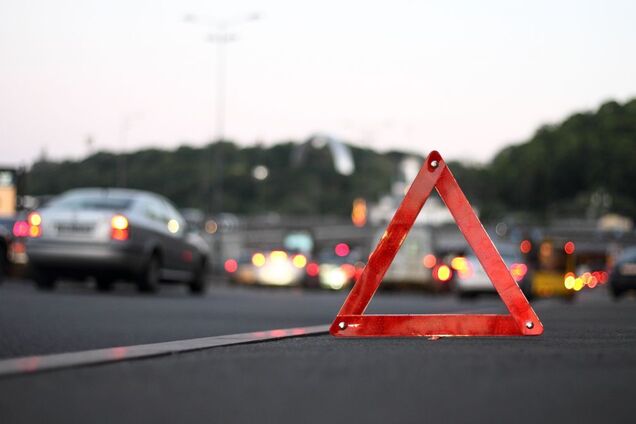 У Києві мотоцикл зіткнувся з автомобілем: мотоцикліст загинув. Відео