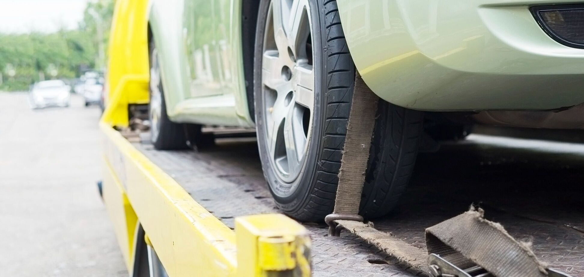 Евакуацією погано припаркованих авто тепер займатиметься поліція