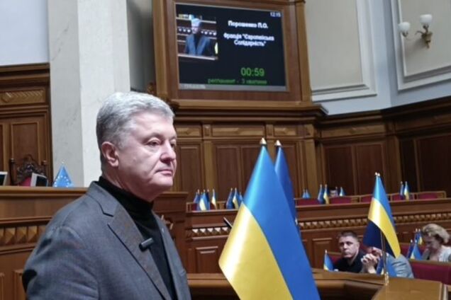 Порошенко призвал СМИ задать вопрос нардепам, не подписывающим заявление о рассмотрении запрета УПЦ МП