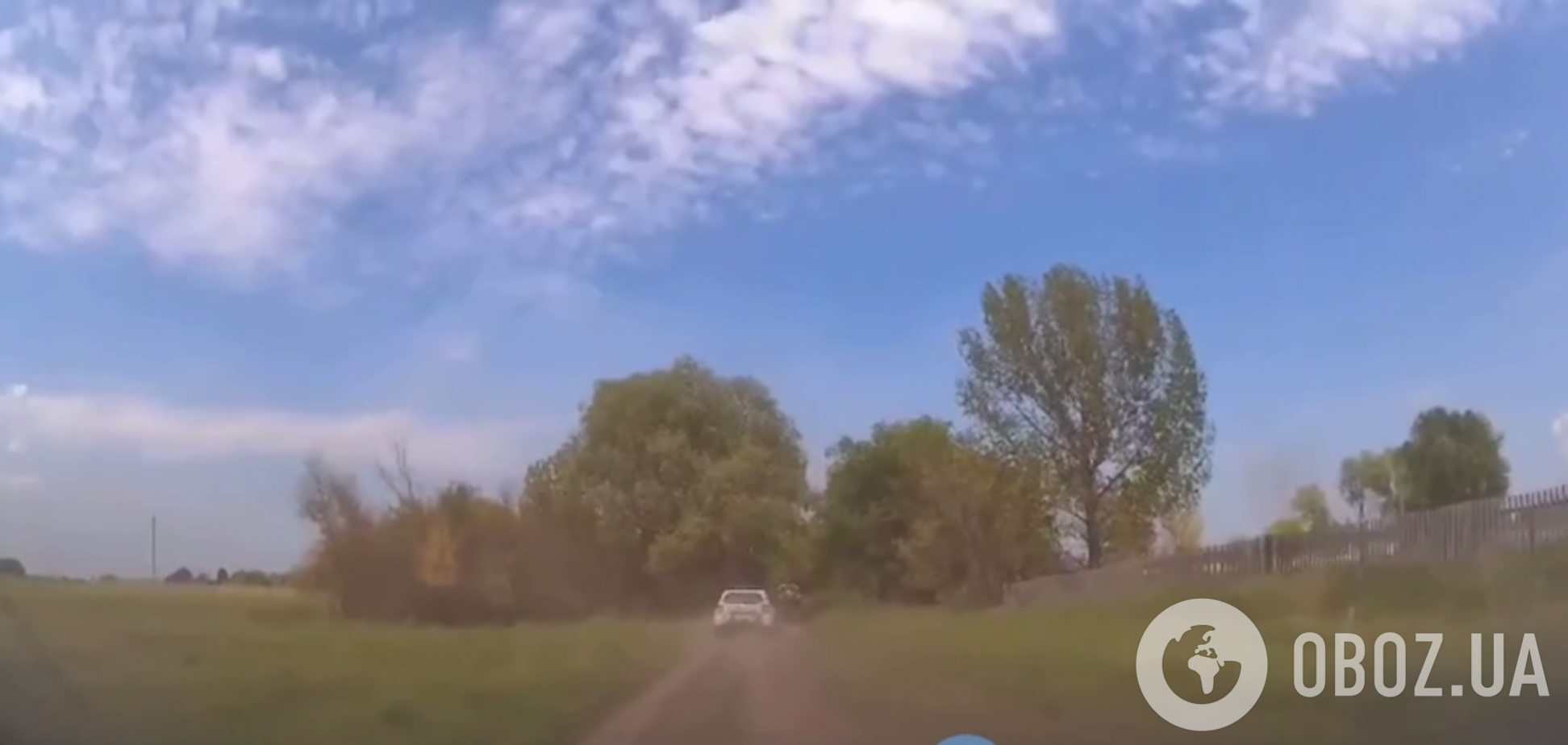 Окупанти вдарили по авто поліції під час евакуації у Вовчанську: один правоохоронець загинув, ще один поранений. Відео атаки