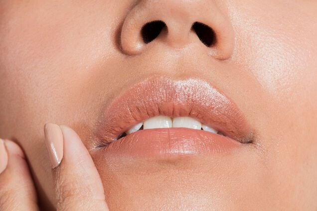 Если потрескались губы: простой секрет эффективного увлажнения