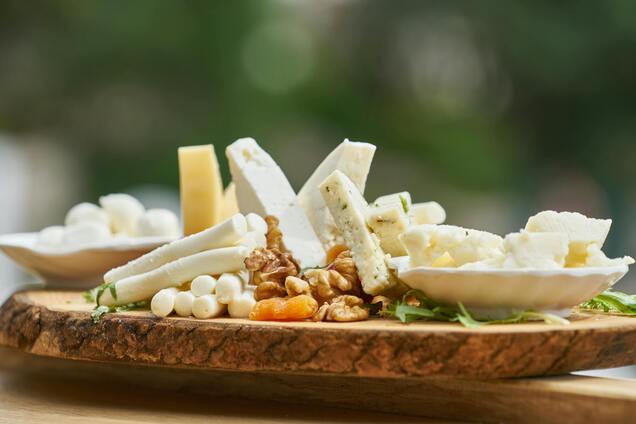 10 найкращих нежирних сирів для схуднення: за і проти знежирених продуктів