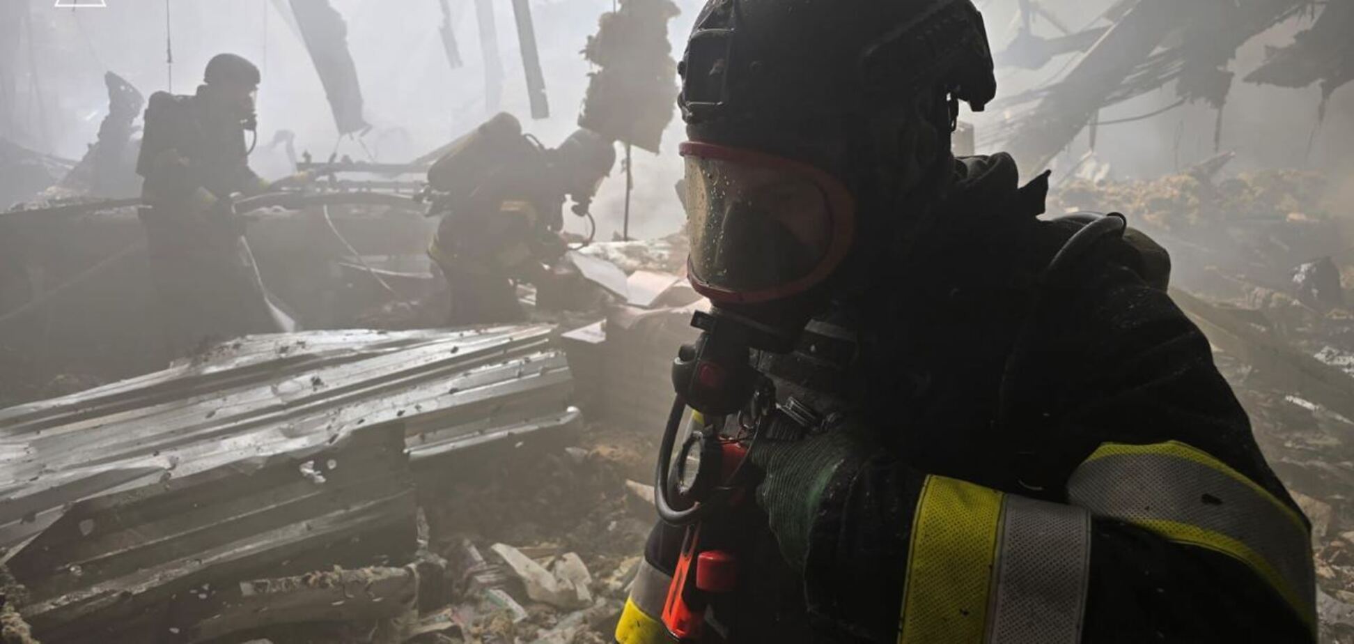 'Дзвінок, на який вже не буде відповіді…' Мережу вразило відео з Харкова, де РФ ударом по друкарні вбила цивільних