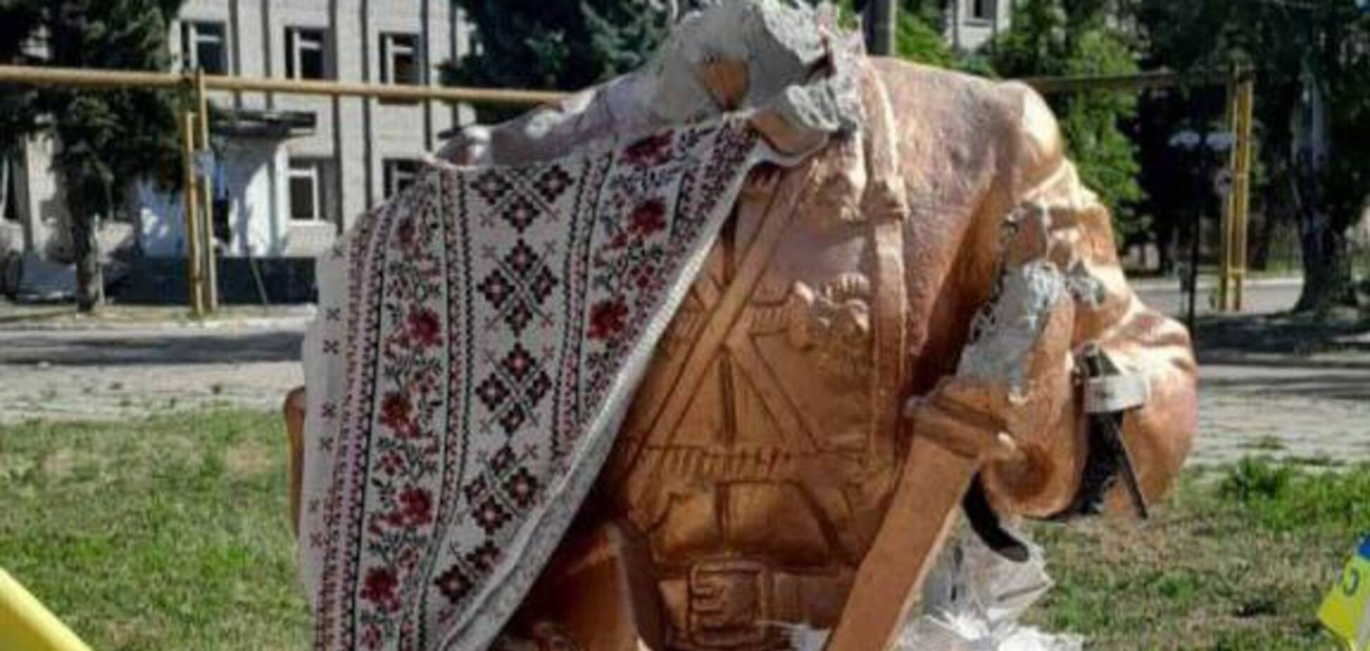 Війська РФ зруйнували пам'ятник Нестору Махну, що був символом Гуляйполя. Фото