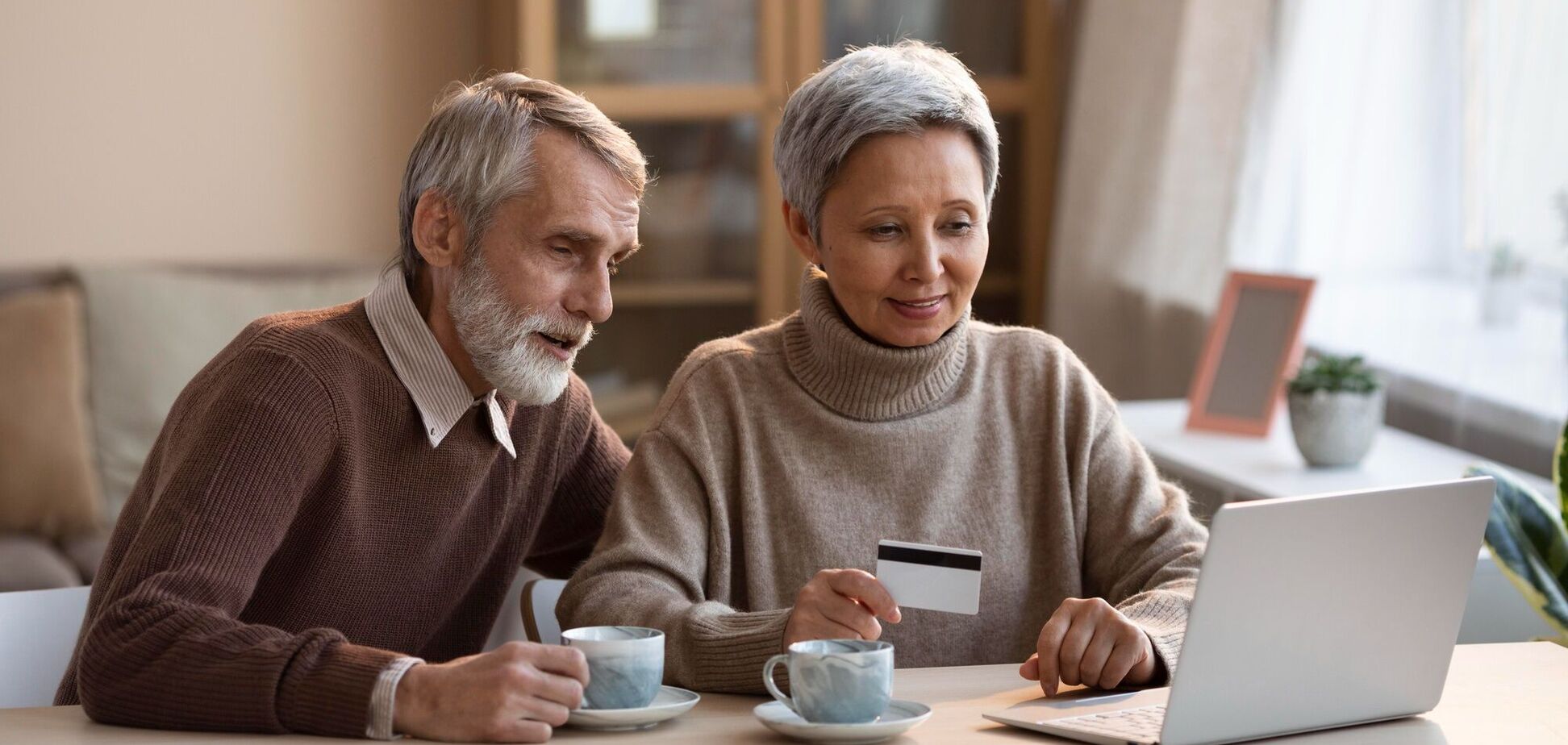 У ПФУ пояснили, як оформити виплату пенсії на банківську картку