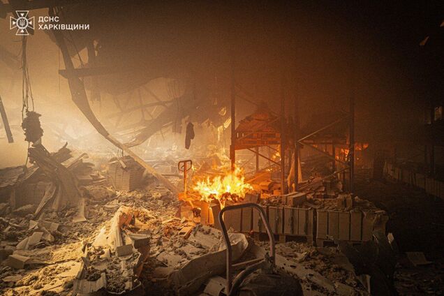 'Погибли люди, сожжено 50 000 книг': Зеленский указал на циничность удара РФ по Харькову и объяснил, как остановить Кремль