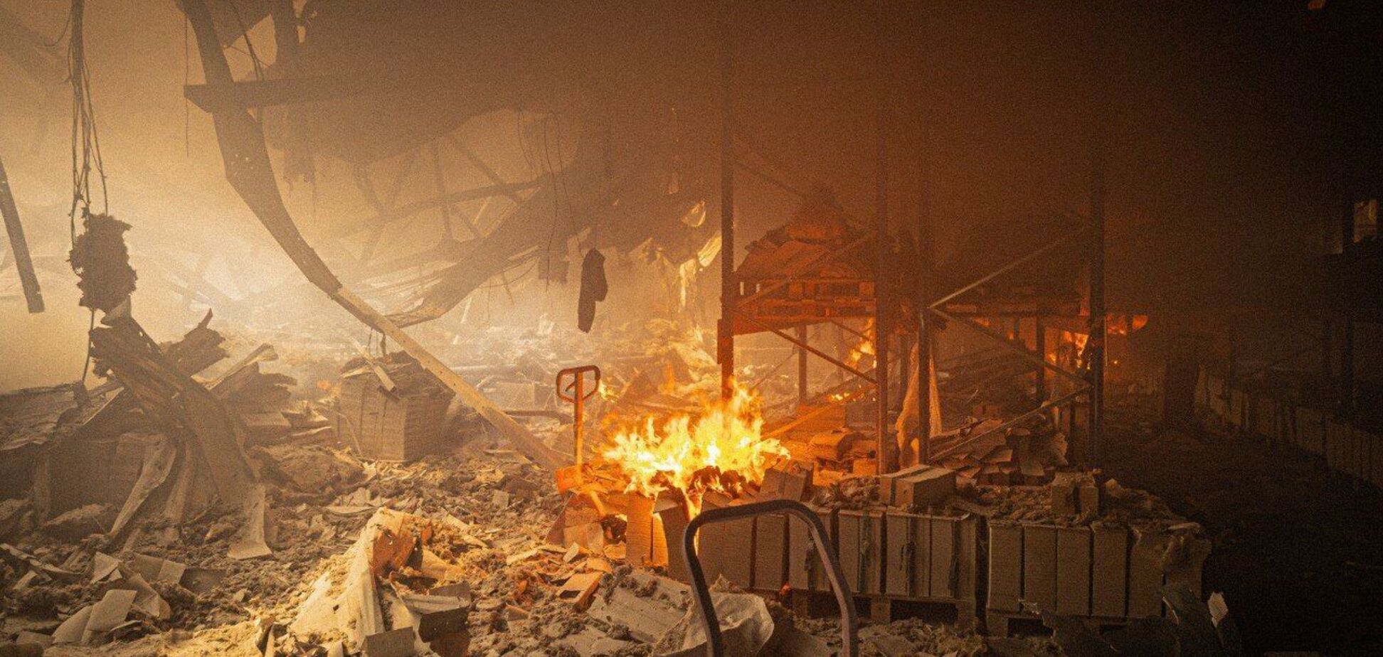 'Погибли люди, сожжено 50 000 книг': Зеленский указал на циничность удара РФ по Харькову и объяснил, как остановить Кремль