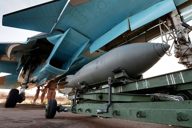 До Харькова не долетела: российская авиабомба упала на ТРЦ в Белгороде и пробила крышу. Фото