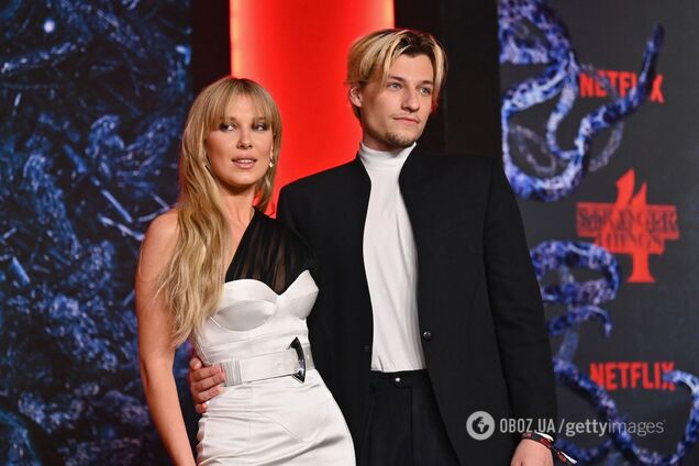 Звезда 'Очень странных дел' и сын Джона Бон Джови удочерили ребенка: история любви звезд, которым едва исполнилось по 20 лет