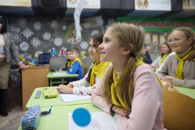 Улыбающиеся дети и куча положительной энергии: в сеть выложили видео из метрошколы Харькова
