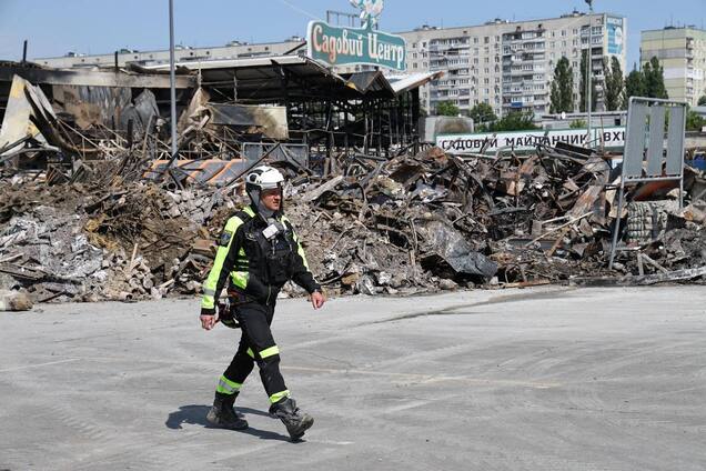 Внаслідок російського удару по "Епіцентру" у Харкові загинуло 19 людей: пошукові роботи завершено. Фото