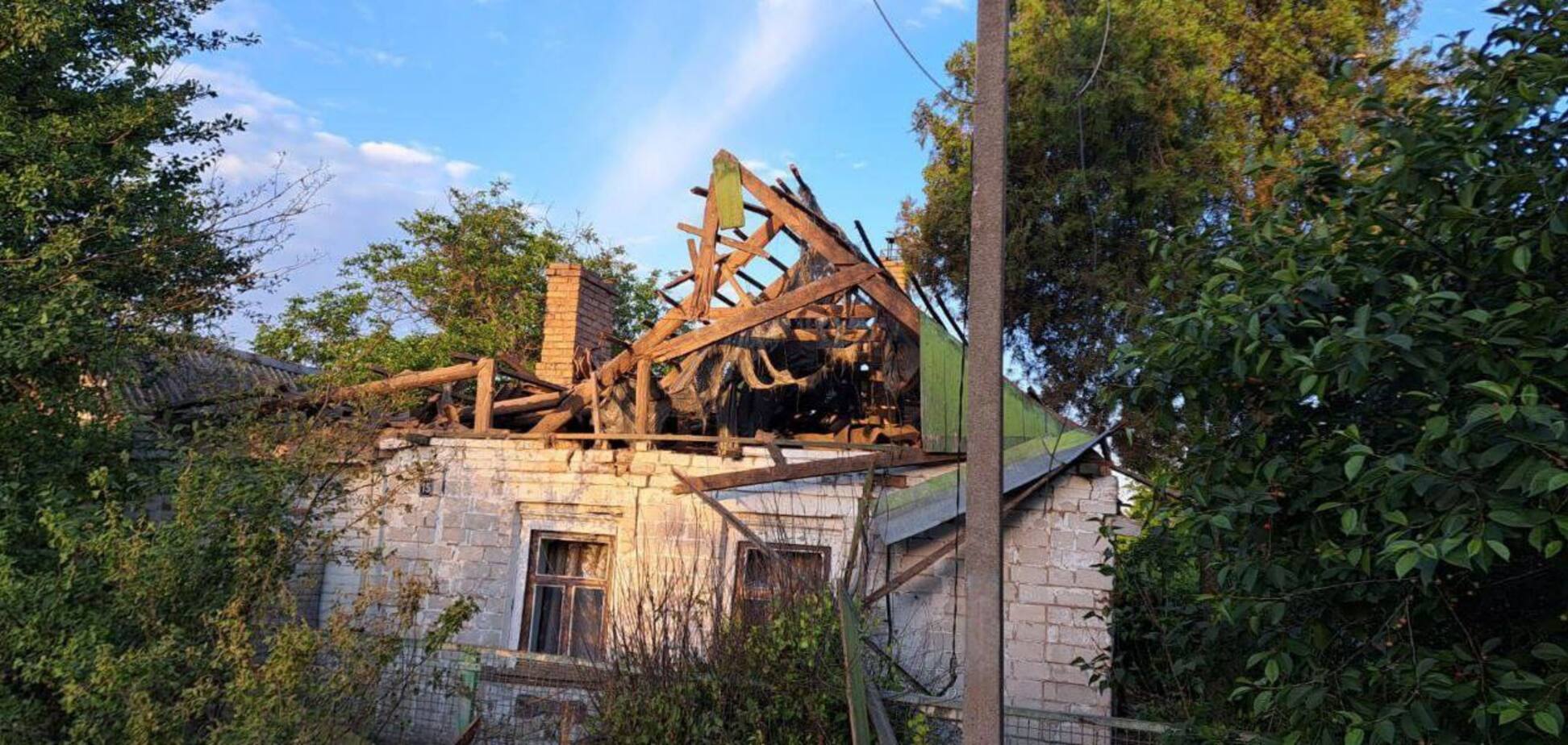 На Дніпропетровщині та Миколаївщині після нічної атаки РФ пошкоджено школи, медзаклад та житлові будинки