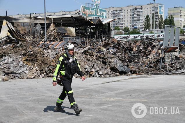 Пекло на землі: з’явилося нове відео удару РФ по харківському 'Епіцентру'