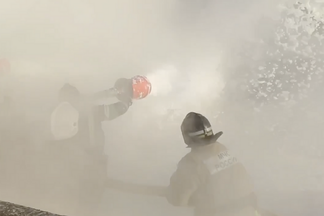 В Орловской области РФ пожаловались на атаку дронов на топливно-заправочную станцию и нефтебазу: возник пожар. Фото