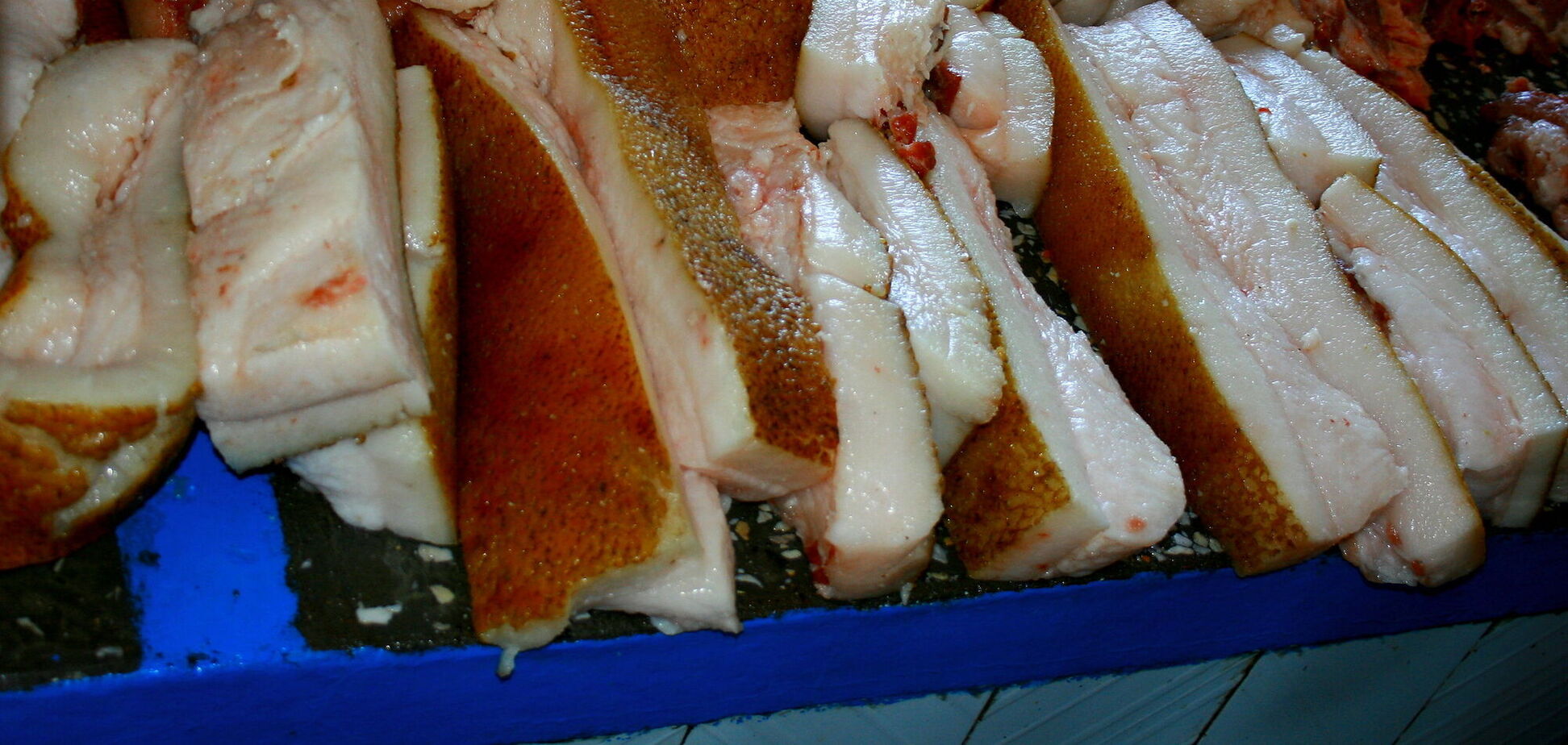 В Украине продолжают падать цены на сало