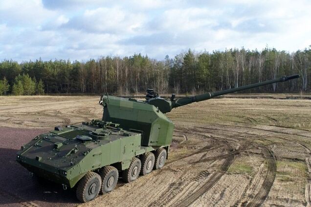 Здатна вести стрільбу на ходу: що відомо про САУ Radhaubitze, яку презентують у Парижі. Фото