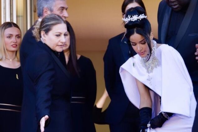 На червоній доріжці в Каннах спалахнув скандал через сукню з зображенням Ісуса Христа. Фото