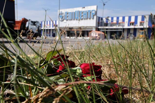 В Харькове в 'Эпицентре' обнаружили еще одно тело жертвы авиаудара РФ: работы на месте продолжаются