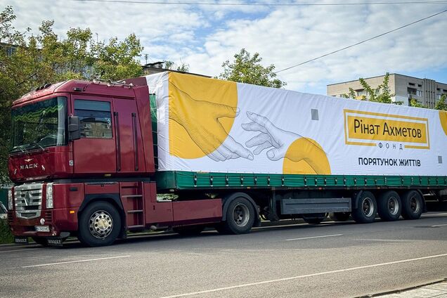 Для мариупольцев в Киеве передали 2 тысяч продуктовых наборов от Фонда Рината Ахметова