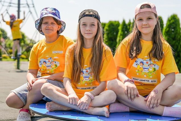 Допомога психологів, відпочинок та профорієнтація: на Закарпатті Фонд Ріната Ахметова влаштував 'Блогер Кемп' для постраждалих від війни дітей та підлітків