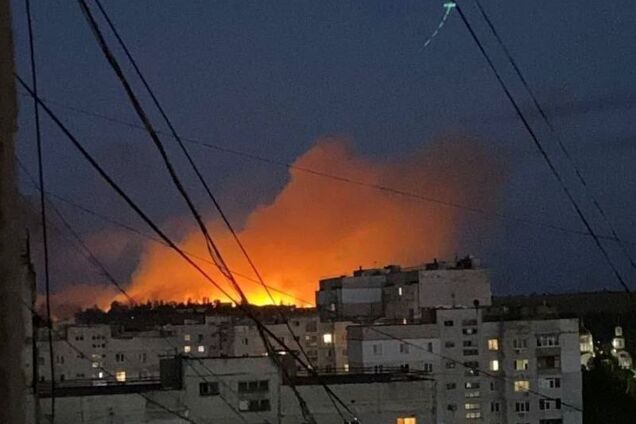 У Луганську пролунали вибухи: уражено навчальний заклад військової авіації окупантів і аеродром. Фото і відео