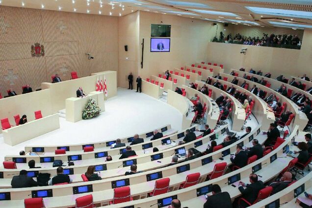 Парламент Грузии преодолел вето президента и окончательно принял закон об 'иноагентах'