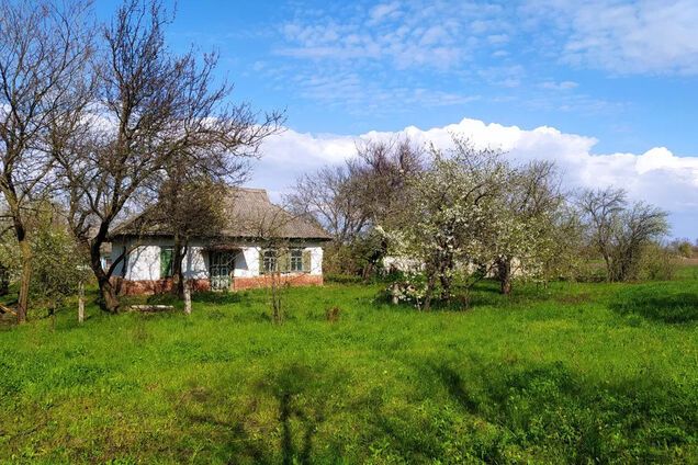 Будинок розташований у мальовничому місці