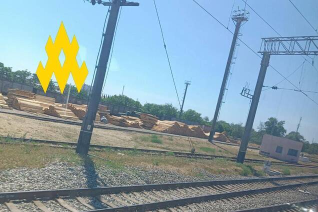 В 'Атеш' зафіксували активність військових вантажівок у Євпаторії. Фото