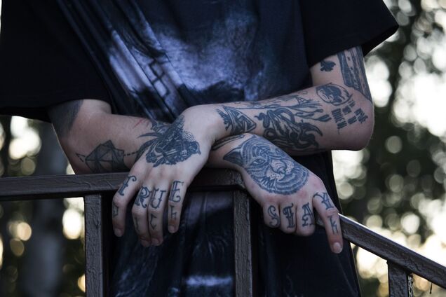 Пошаговый уход за свежей татуировкой: памятка и предостережение