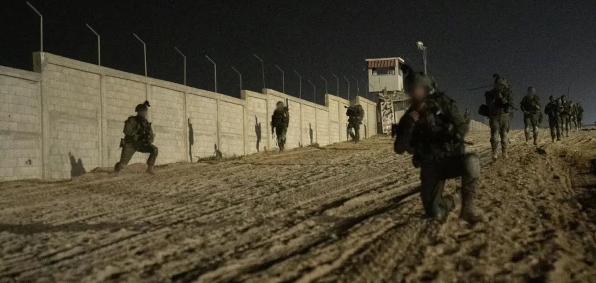 Впервые за 19 лет: армия Израиля взяла под контроль границу между сектором Газа и Египтом