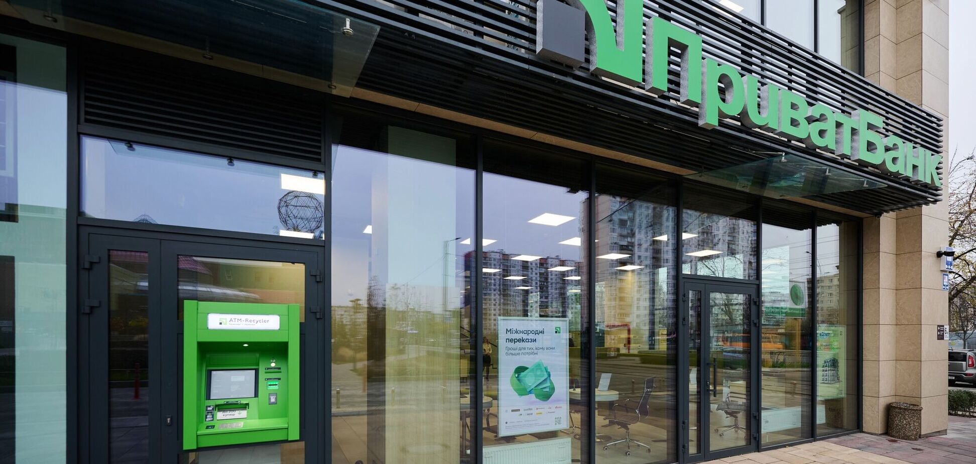 Что делать, если деньги остались в банкомате