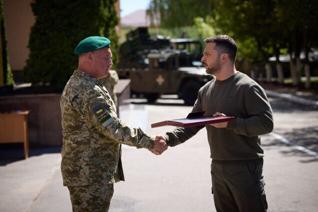 Зеленский в Хмельницком встретился с пограничниками и вручил им награды. Фото и видео