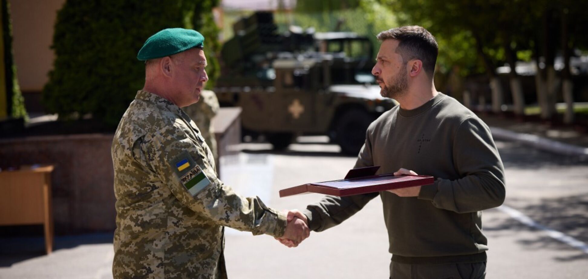 Зеленский в Хмельницком встретился с пограничниками и вручил им награды. Фото и видео