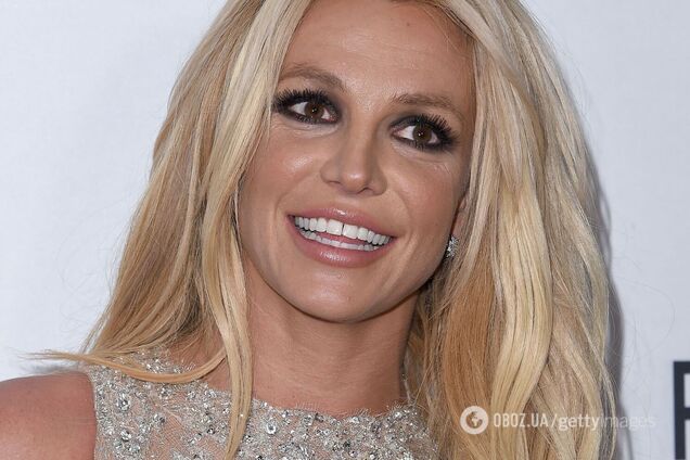 Завернулась в одеяло и держала в руках подушку: Бритни Спирс оскандалилась в роскошном отеле из-за бойфренда и мамы