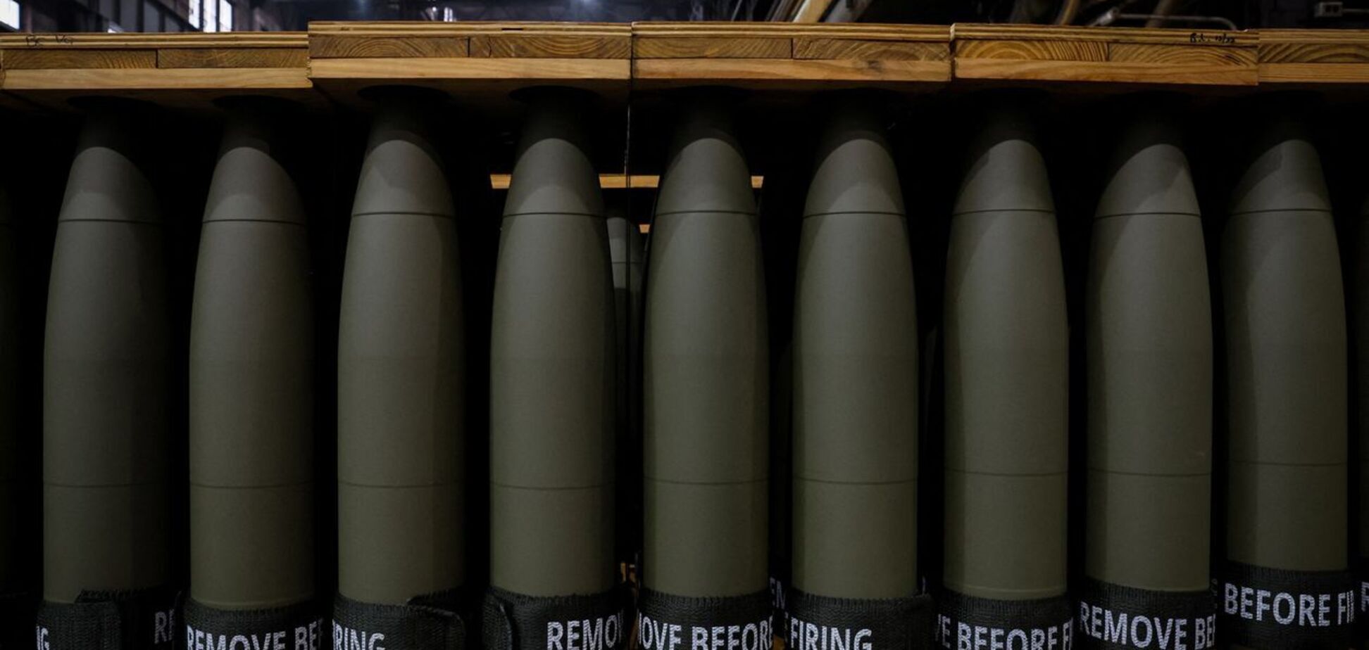 США хочуть подвоїти фінансування закупівлі 155-мм боєприпасів для України та Ізраїлю – Reuters