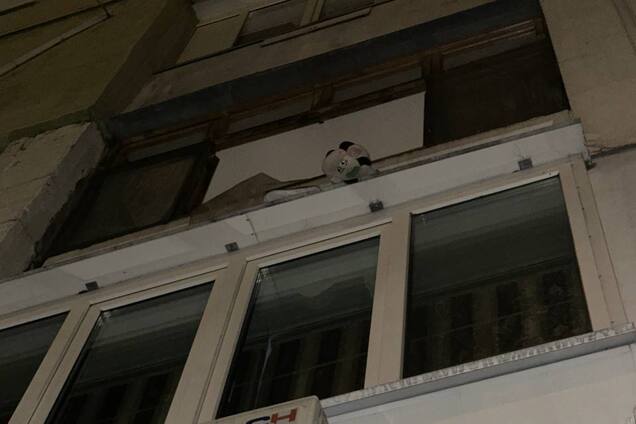 В Киеве двухлетняя девочка выпала с третьего этажа: начато уголовное производство. Фото