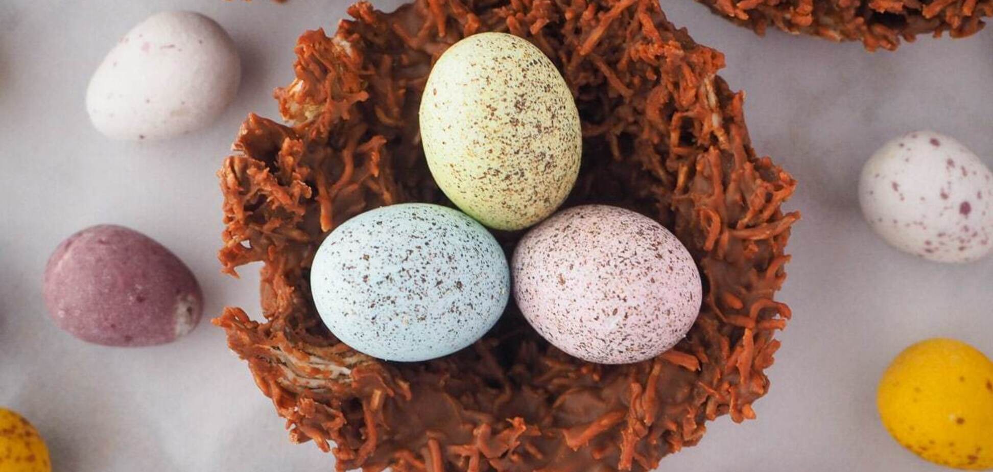 Пасхальное печенье 'Птичьи гнезда': готовится с помощью пресса для чеснока
