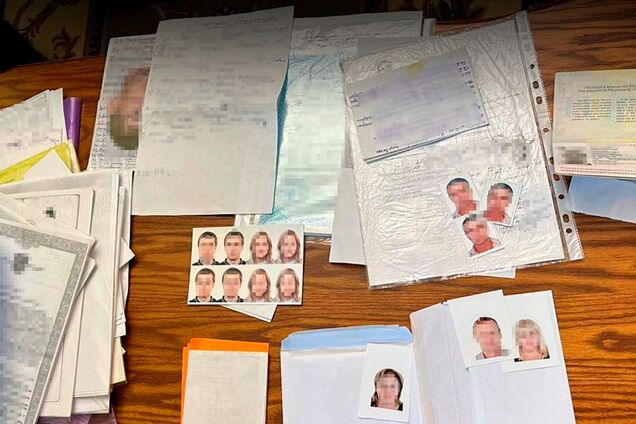 Колишній працівник міліції продавав українцям підроблені документи