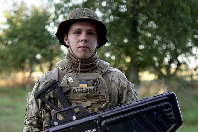 Сын Пелыха, воюющий на передовой, получил награду министра обороны Украины. Фото