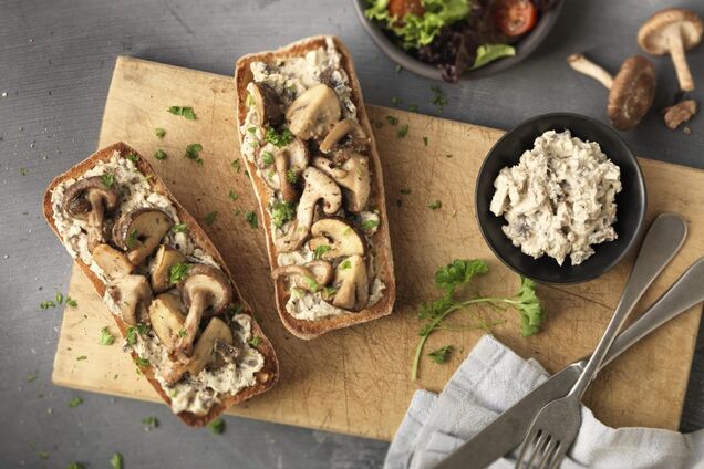 Чиабата с сыром и грибами вместо бутербродов: как приготовить сытное и быстрое блюдо
