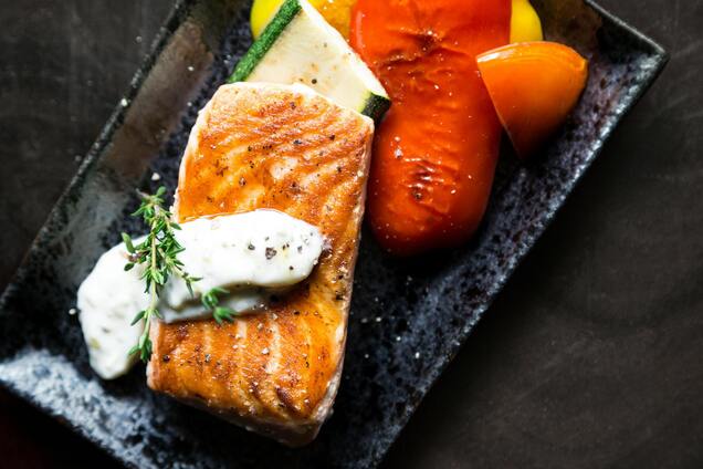 Як правильно приготувати лосось, щоб він залишався соковитим: відповідає експерт