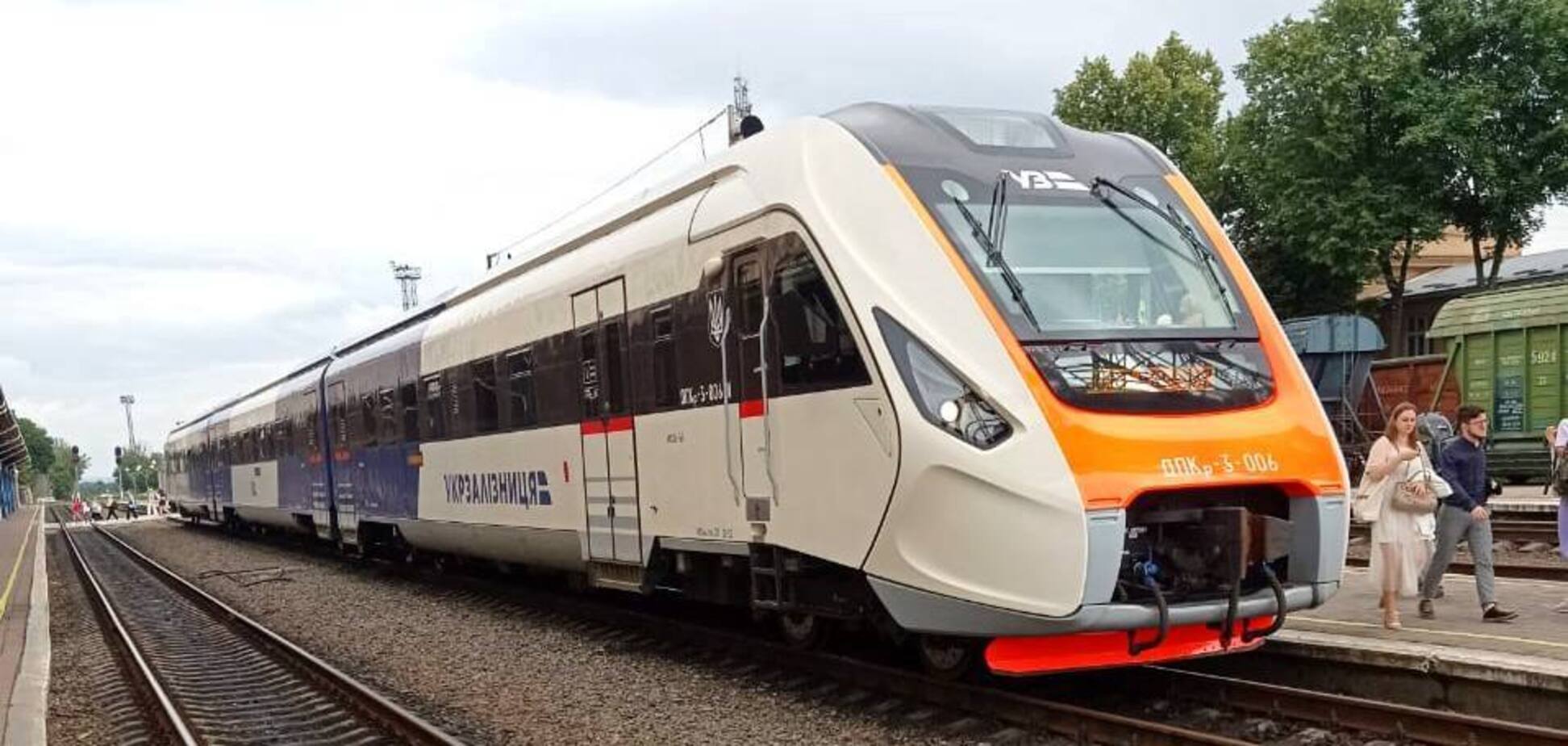 В Украине 'отменили' поезд на популярном маршруте