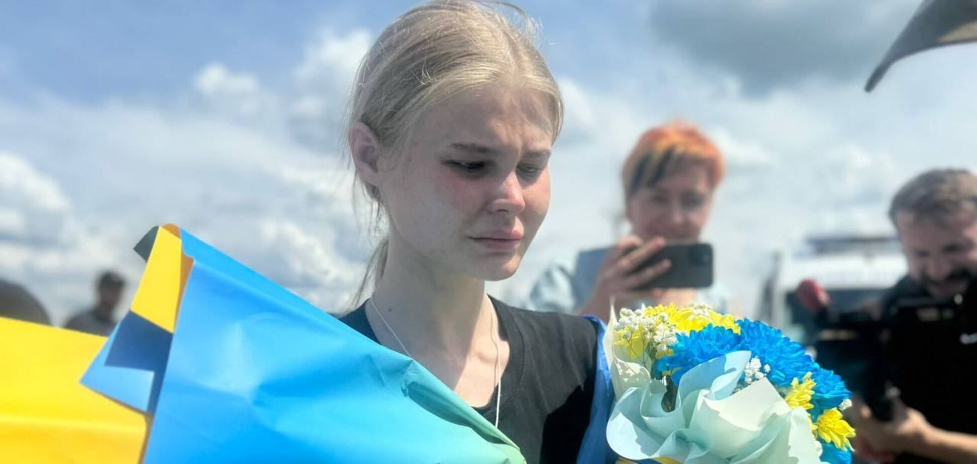 'Наконец-то, моя птичка!' Освобожденная из плена РФ полицейская растрогала звонком маме. Видео