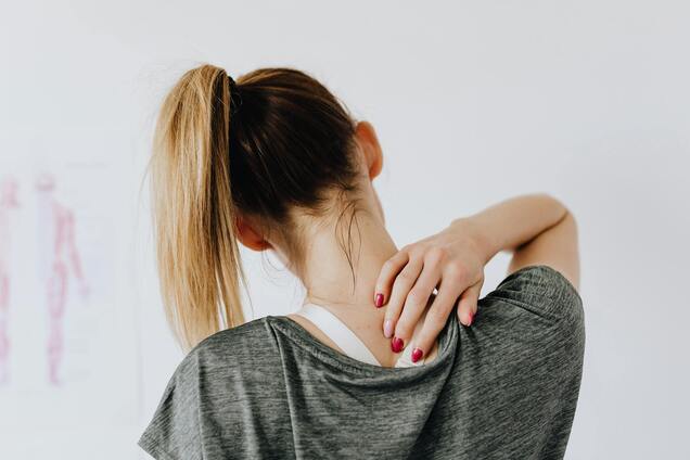 Забудьте о неприятных ощущениях: как бороться с болью в шее
