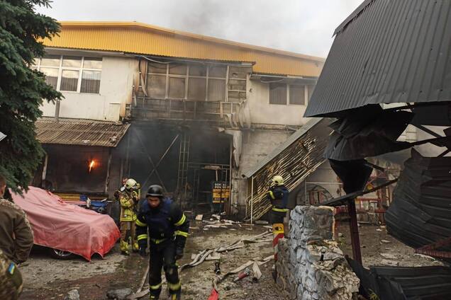 Россия атаковала Киев ракетами, работала ПВО: возник пожар, уничтожена трансформаторная подстанция. Фото