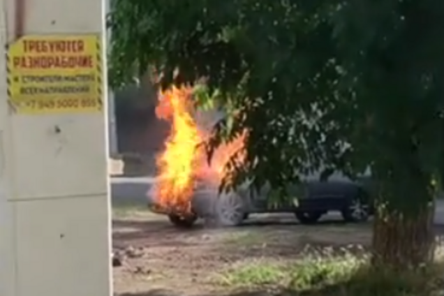 В Мариуполе партизаны подожгли авто оккупантов. Фото и видео