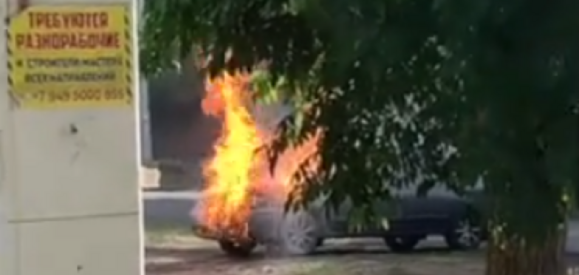 У Маріуполі партизани підпалили авто окупантів. Фото і відео