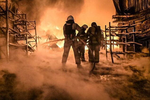 В ГСЧС показали пожары в Харькове после ночной атаки оккупантов. Фото
