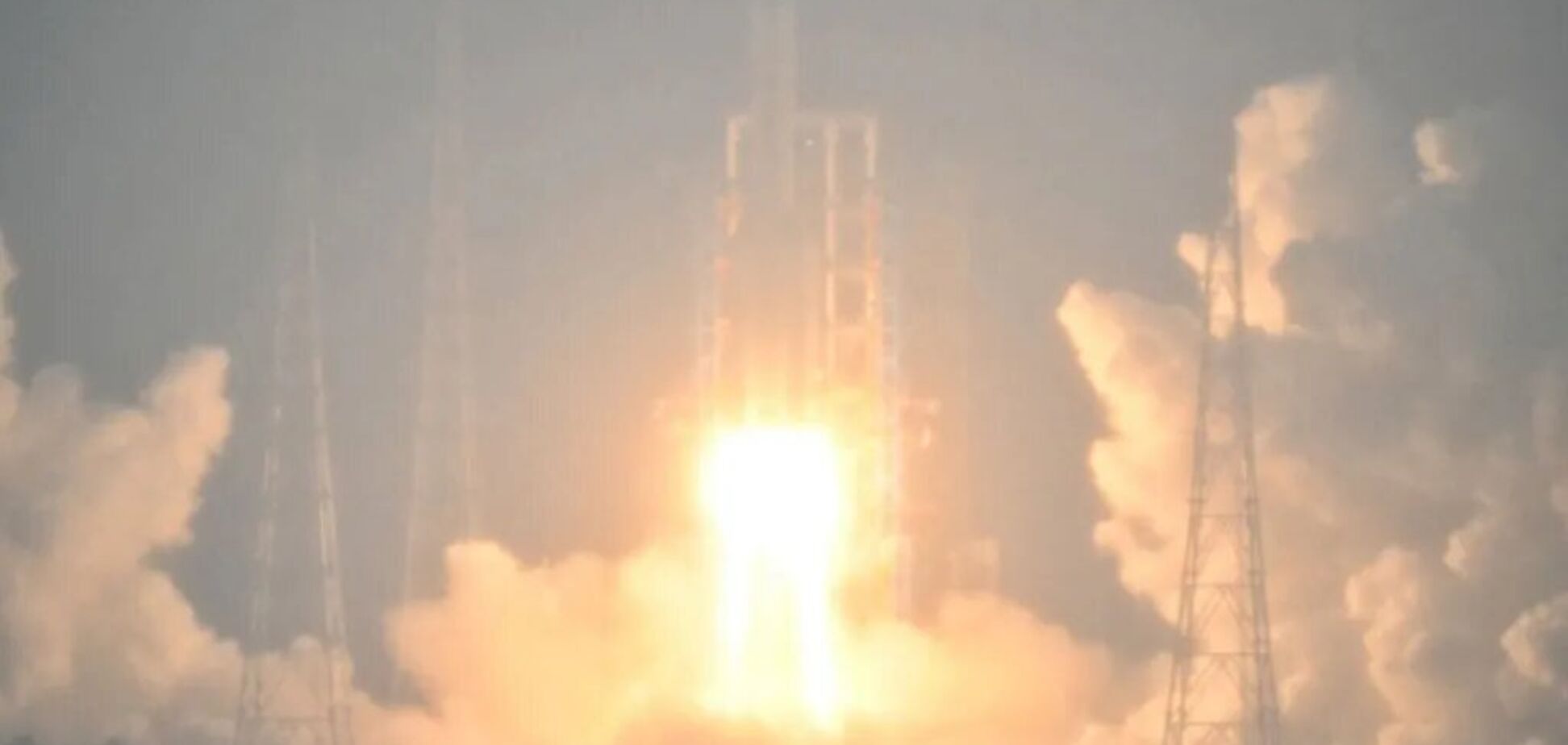 Китай запустил зонд для сбора образцов на обратную сторону Луны: в чем ее уникальность